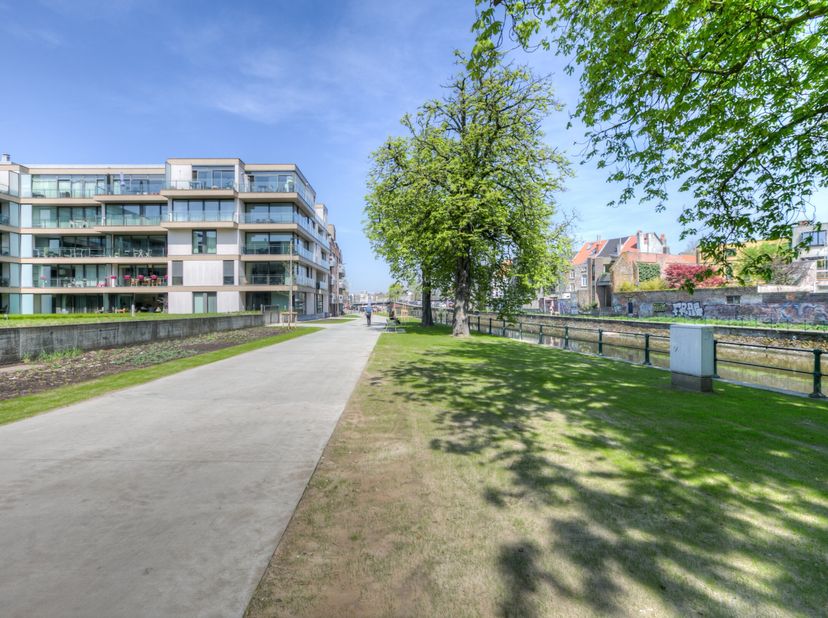 Garage à louer
                    à 9000 Gent