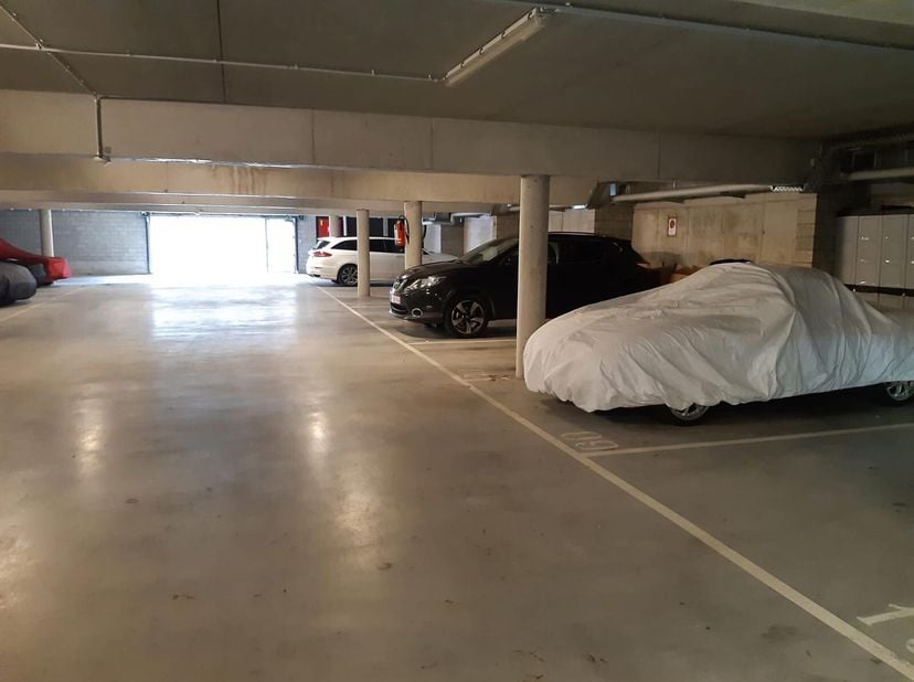 Garage à louer
                    à 9300 Aalst