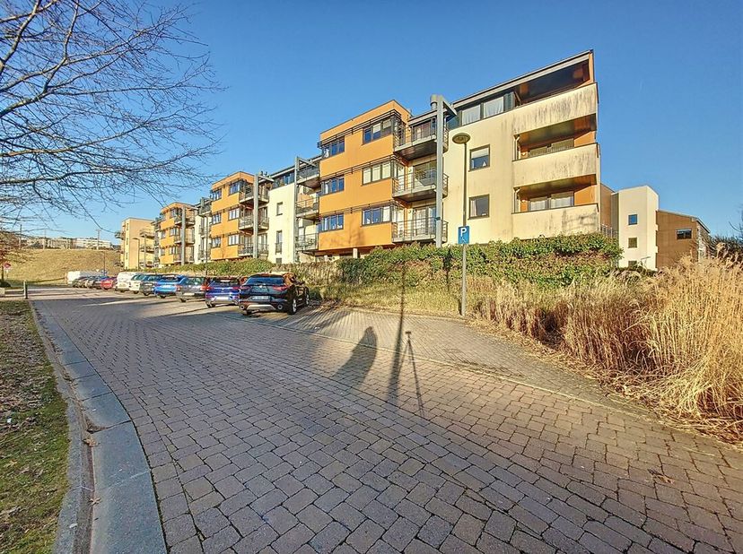 W Immobilière vous propose dans le centre d&#039;Arlon, A DEUX PAS DE LA GARE, un spacieux appartement deux chambres de  120 m². Ce bien se compose comme s