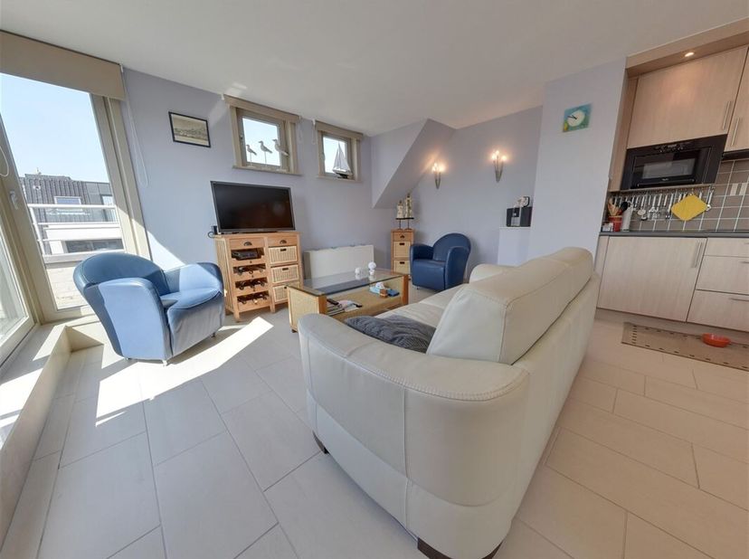 À vendre : appartement agréable au 5e étage de la résidence Van Gogh, situé dans la Onderwijsstraat, en plein centre de Middelkerke. Grâce à son empla