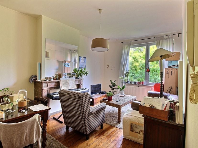Hôtel des Monnaies / Quartier Louise: Charmant appartement met 1 slaapkamer !&lt;br /&gt;
Gelegen op de derde verdieping van een herenhuis, bestaat het uit