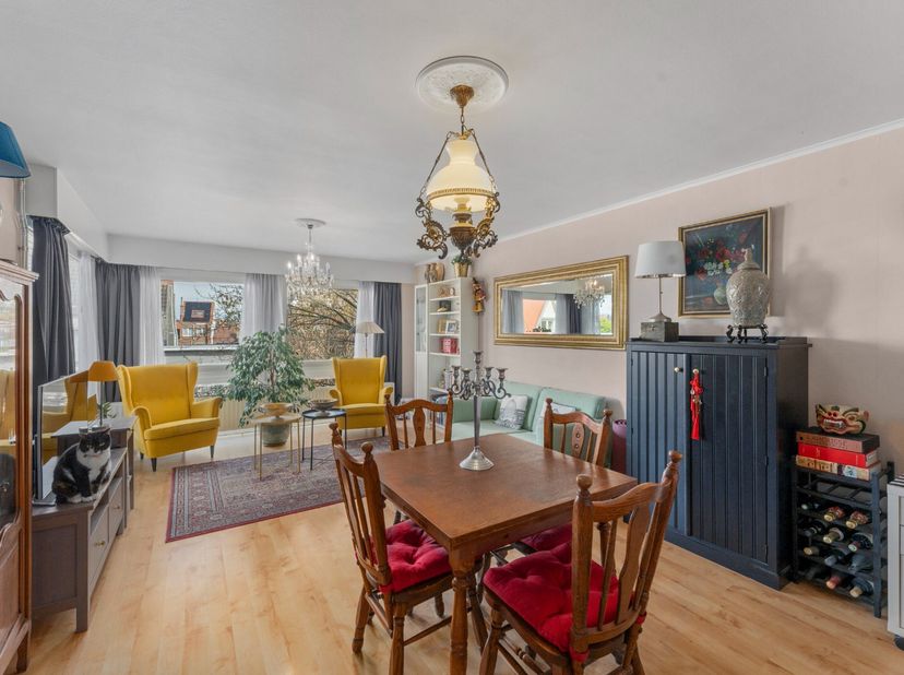 Op zoek naar een comfortabel en instapklaar appartement op een centrale én rustige locatie? Dan is dit ruime 2-slaapkamerappartement met een bewoonbar