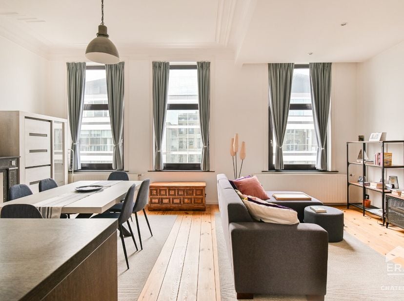 Ontdek dit charmante appartement te koop in Ixelles, ideaal gelegen tussen de Ixelles vijvers en Germoir, met een oppervlakte van 78m² (PEB-oppervlakt