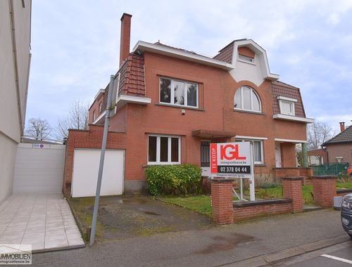                                         Maison à vendre à Huizingen, € 330.000
