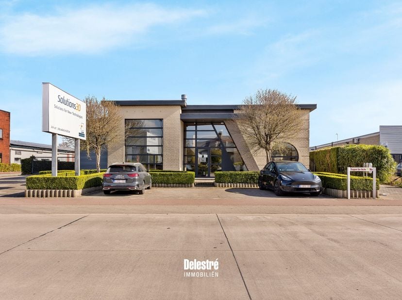 Bent u op zoek naar een uniek bedrijfsgebouw in de industriezone NOORD II van Aalst (Hofstade)? Dit betreft een site van zomaar liefst 5.685 m², geleg