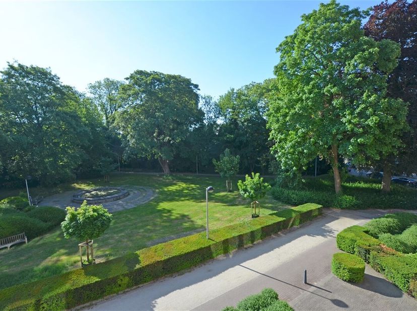 De centrale ligging, het terras met mooi zicht op het Villerspark, de kwaliteitsvolle materialen en de grote oppervlakte van ± 164 m², zijn de belangr