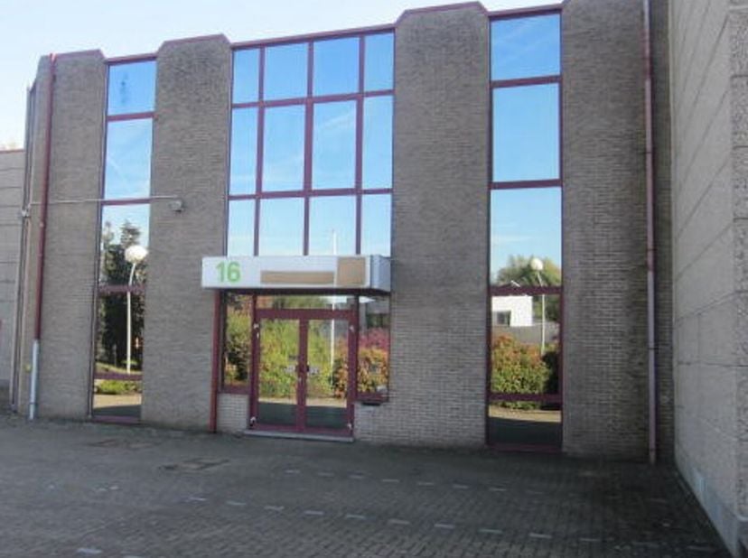 Zeer moderne kantoren te huur in het bedrijvenpark Molenberg in Schelle. Voldoende parking op de site. Zeer gunstig gelegen op 250m van de A12.&lt;br /&gt;