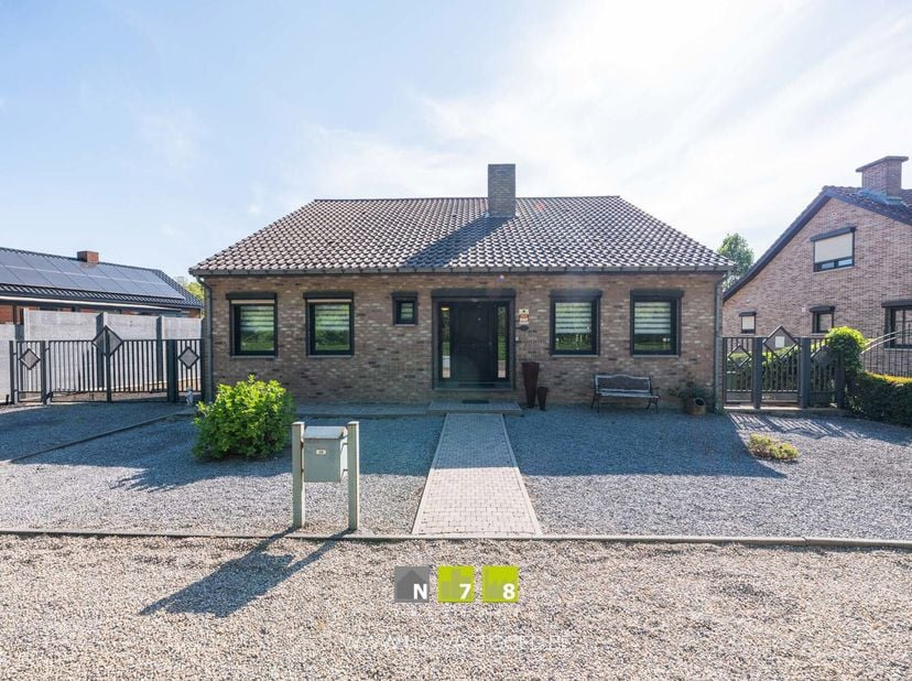 INSTAPKLARE WONING MET 4 SLAAPKAMERS EN ZWEMBAD OP EEN PERCEEL VAN 7A99CA TE DILSEN-STOKKEM&lt;br /&gt;
TROEVEN&lt;br /&gt;
- Gelegen op een rustige locatie nabij