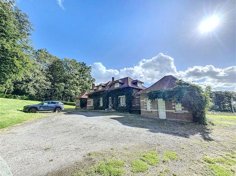 À louer à Grez-Doiceau  Spacieuse maison 5 chambres dans un parc privé, à 13 min de Louvain-la-Neuve, grande maison de 280 m² idéale pour colocation o