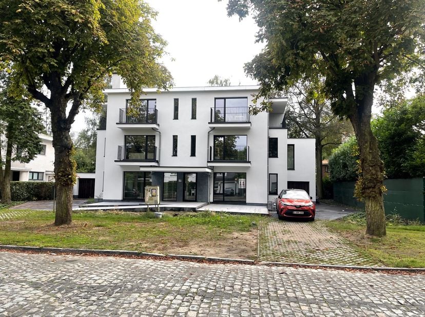 Nabij het bruisende centrum van Brasschaat vinden we dit nieuwbouwappartement (recht)&lt;br /&gt;
Het appartement is op de gelijkvloerse verdieping gelegen