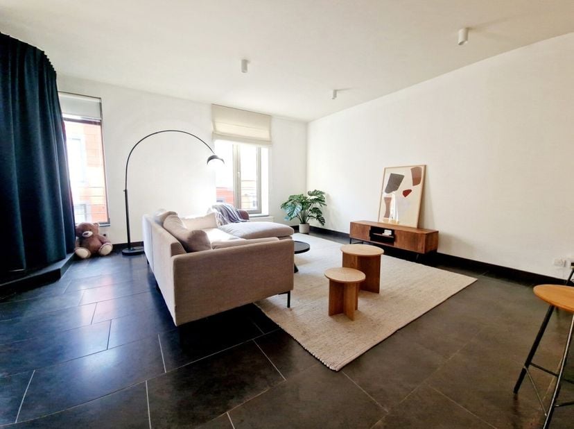 COURT TERME A LOUER en juillet et août 2025 : Appartement meublé moderne au cur de LouvainDécouvrez cet appartement lumineux et meublé au premier étag