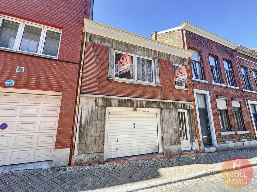 NIGEL IMMO vous présente en exclusivité cette maison bel-étage à rénover, idéalement située à Liège, à proximité immédiate de toutes les commodités !&lt;