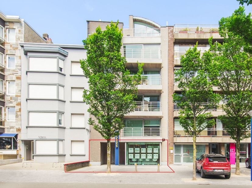 - Vous recherchez un espace commercial pour un agent immobilier, un avocat, un médecin, un architecte, .... ne cherchez plus et contactez-nous pour un