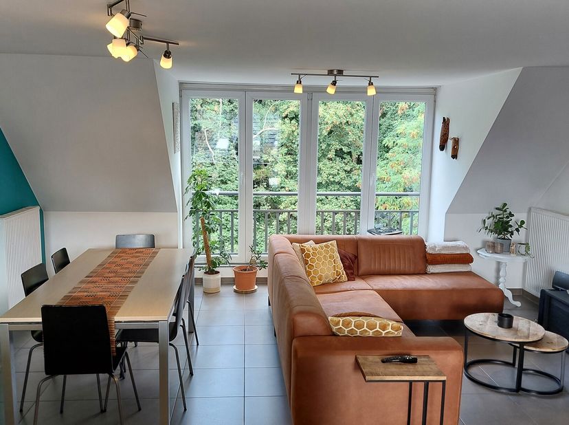 Infos &amp; Visites, Jean-Philippe : +32 492 56 33 19 - jp@bytheway.be. LAEKEN - Situé à deux pas du Parc et des Serres de Laeken, By the Way vous propose