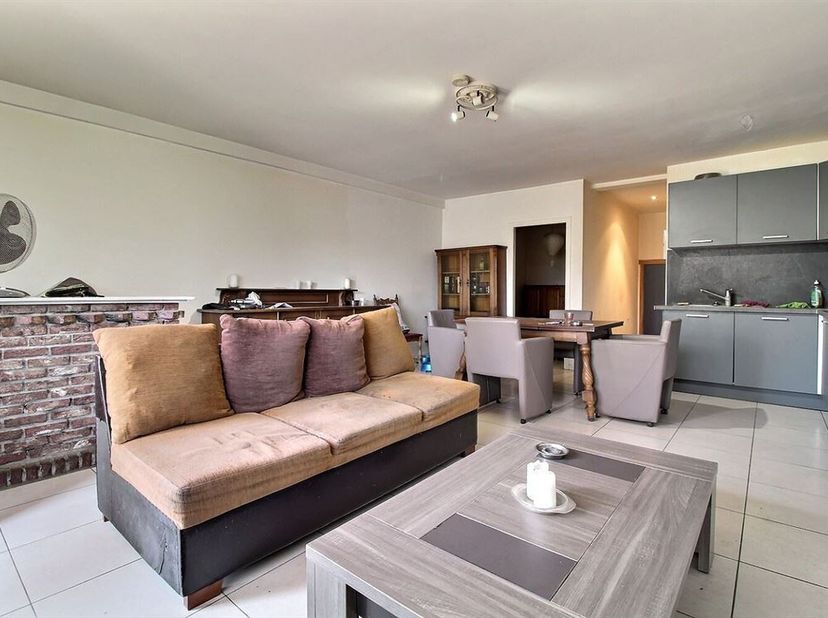 Appartement au rez-de-chaussée en centre-ville de Mouscron avec deux places de parking