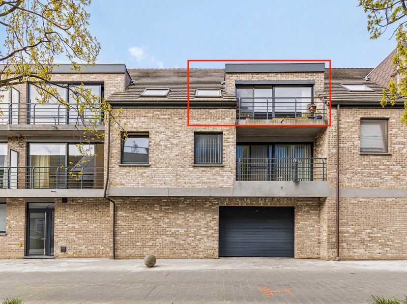 Een lichtrijk appartement met staanplaats en berging in een rustige straat ....&lt;br /&gt;
We betreden de mooie residentie De Ooievaar en nemen de lift naa
