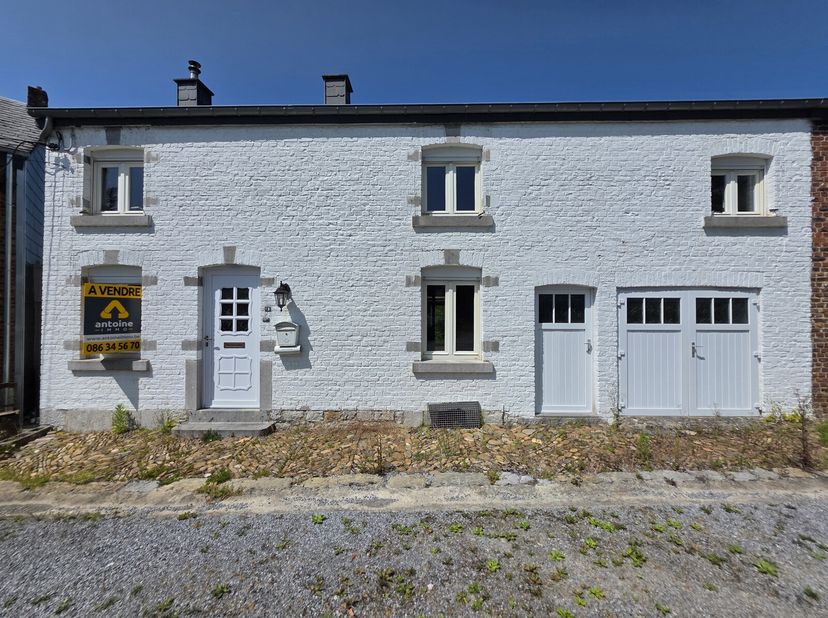 Située dans le village de Petithan, à seulement 2 km du centre de Durbuy, cette maison à rénover vous accueille au cur dun environnement paisible, dan