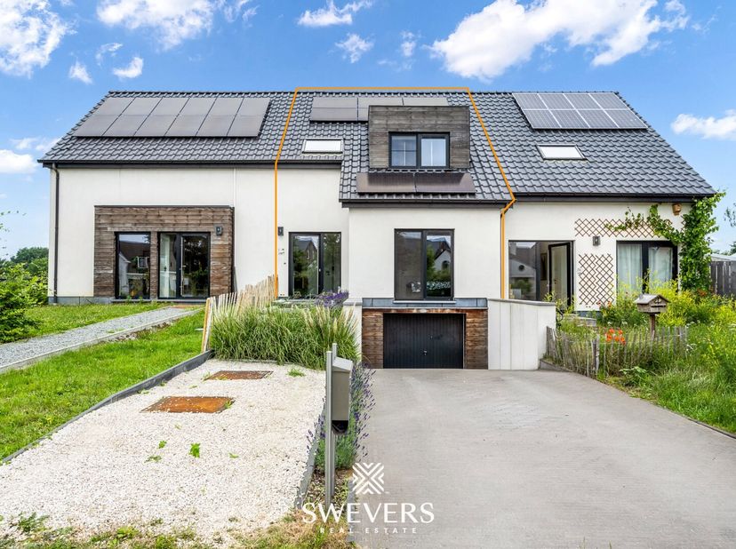 Voor meer info en fotos, surf naar www.swevers.be  In de rustige Linkestraat in Koersel vind je deze instapklare woning met verrassend veel ruimte en