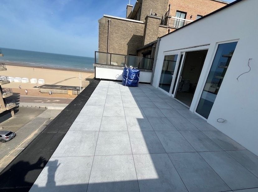 ! APPARTEMENT PENTHOUSE EXCLUSIF AVEC GRANDE TERRASSE ENSOLEILLÉE ET SUPERBE VUE SUR LA MER DANS LE PROJET DE NOUVELLE CONSTRUCTION GRAND LARGE À SINT