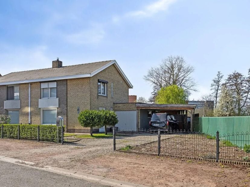 Venez découvrir ce bien lors de la pré-vente le samedi 26/04 entre 9h et 10h30, sur rendez-vous uniquement!&lt;br /&gt;
Cette maison mitoyenne magnifiquemen