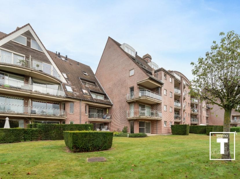 Instapklaar appartement gelegen op wandelafstand van centrum Melle. Op de tweede verdieping vindt u het twee-slaapkamer appartement voorzien van alle