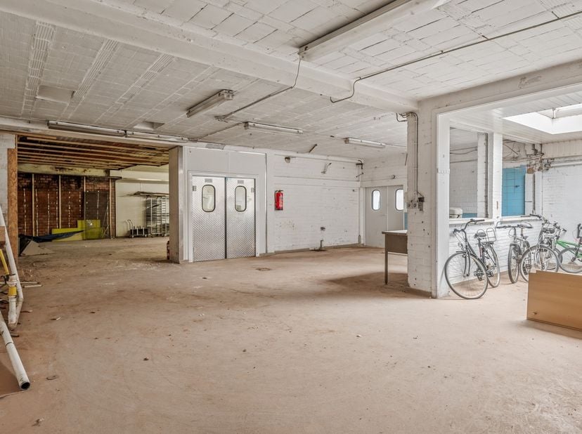 Ruim magazijn (+/- 441 m²) in Lier!&lt;br /&gt;
&lt;br /&gt;
Bent u op zoek naar een ruim magazijn in Lier? Kom dan zeker eens een kijkje nemen!&lt;br /&gt;
&lt;br /&gt;
De i