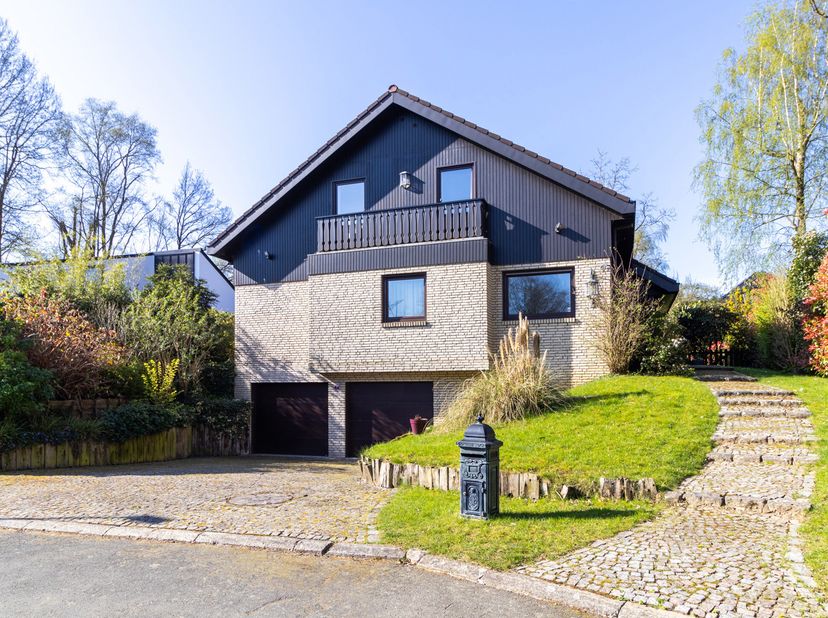 Everberg : villa très spacieuse (334m² de surface construite) sur un beau terrain orienté sud-ouest de 9a 64ca. En termes d&#039;emplacement, c&#039;est assez u