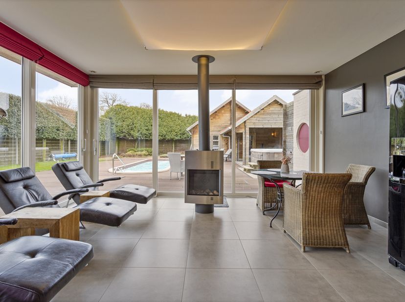 Huis te koop in combinatie met overname uitbating van saunacomplex. &lt;br /&gt;
Saunacomplex bestaande uit privé sauna en wellness (155 m²) (in combinatie