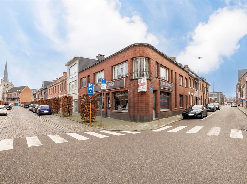 Handelspand met woonst op TOPlocatie&lt;br /&gt;
Deze handelsgelijkvloers met woonst is gelegen nabij het centrum van Herentals en dateert uit 1953.&lt;br /&gt;
L