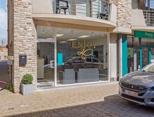                                         Rez-de-chaussée commercial à vendre à Veurne, € 235.000
