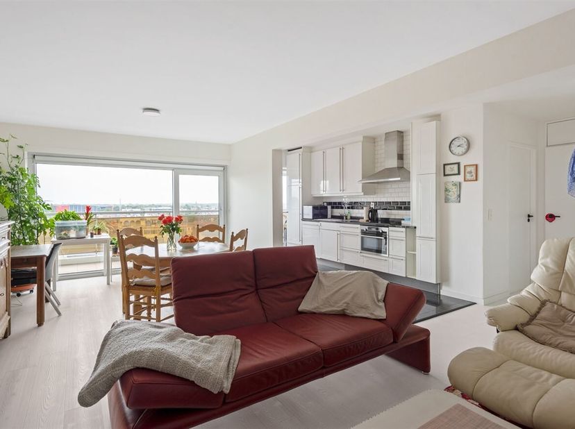 Gerenoveerd Eén-Slaapkamer Appartement met Terras en Autostaanplaats!&lt;br /&gt;
Ligging:&lt;br /&gt;
Dit charmante appartement is gelegen aan de Elektriciteitst