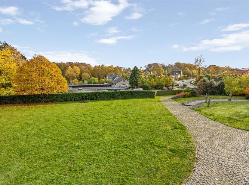 Interessante projectgrond voor het bouwen van 5 woningen met een gunstige ligging in Molenstede. Op de Turnhoutsebaan te Molenstede, vlakbij de op- en