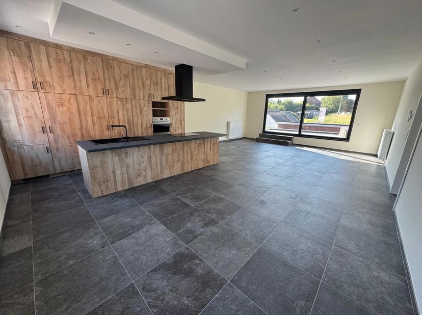Havré. Superbe appartement 2 chambres entièrement rénové. Situé dans un village très prisé, cet appartement moderne vous séduira par la qualité de sa