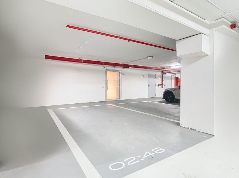Ce parking souterrain situé au centre de la ville d&#039;Anvers est unique en son genre.&lt;br /&gt;
Dimensions du terrain:&lt;br /&gt;
- profondeur 5,20 m&lt;br /&gt;
- lar