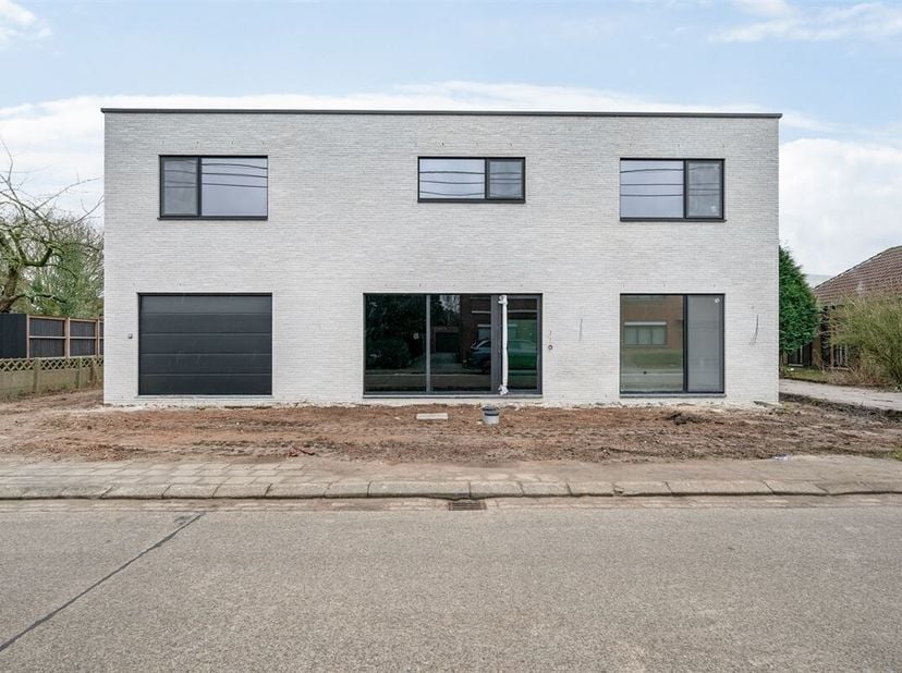 Exclusieve, stijlvolle nieuwbouwvilla met hoogwaardige afwerking, gunstig gelegen te Sint-Katelijne-Waver.&lt;br /&gt;
Deze bijna energie neutrale gezinswon