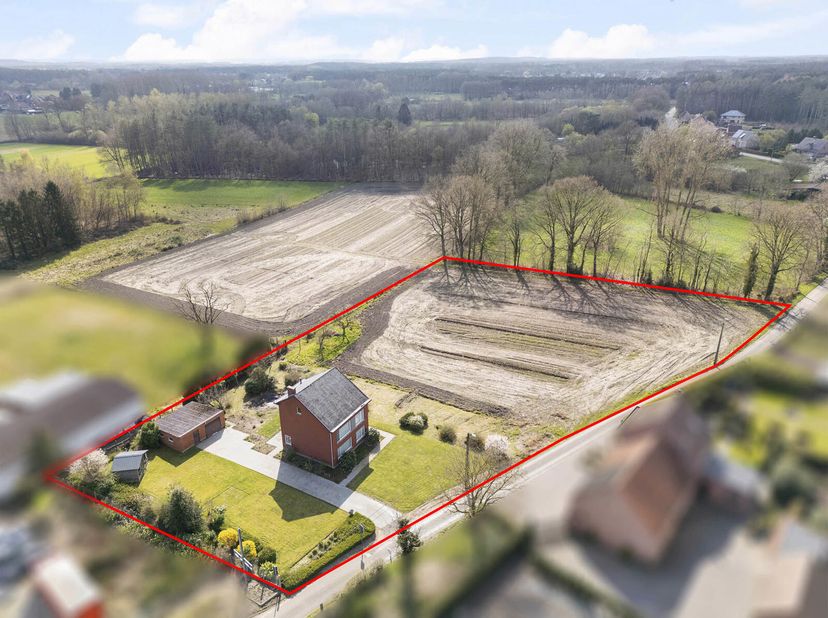 Wonen in het groen  unieke renovatiekans op +55a Bent u op zoek naar rust, ruimte en een woning vol potentieel? Deze vrijstaande woning uit de jaren 6