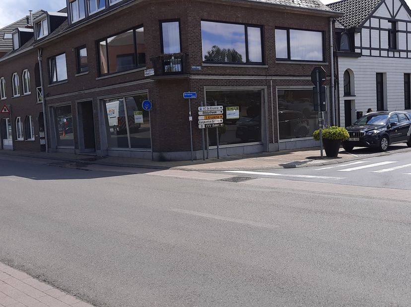 Winkelpand 120m² groot, keuken 12m² kelder 90m² +wc