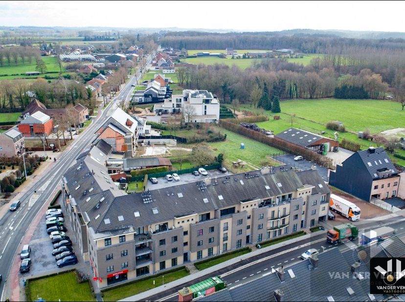 HOEKAPPARTEMENT MET 2 SLAAPKAMERS EN OVERDEKT Terras op uitSTEKEND BEREIKBARE LOCATIE in kortessem&lt;br /&gt;
&lt;br /&gt;
TROEVEN:&lt;br /&gt;
- Uitstekende bereikbaa