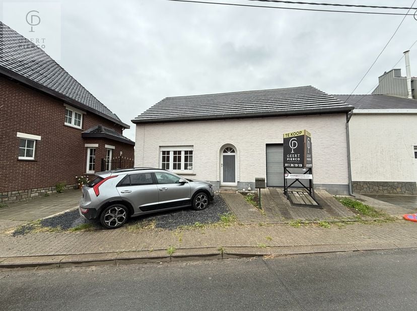 Deze gezellige woning in Overwinden, gelegen op een perceel van 7 are 70 centiare, straalt een warme sfeer uit.&lt;br /&gt;
&lt;br /&gt;
Bij het betreden van de w