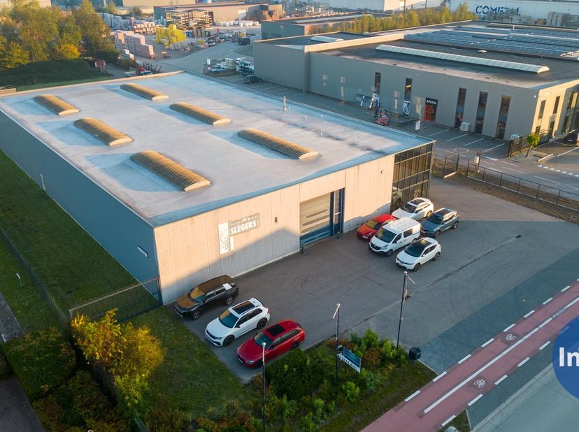 -Ligging: 3660 Oudsbergen (Opglabbeek), Industrieweg-Noord 1121&lt;br /&gt;
	-Grondoppervlakte 5 850 m² waarvan 1 500 m² vloeroppervlakte bebouwd bestaande