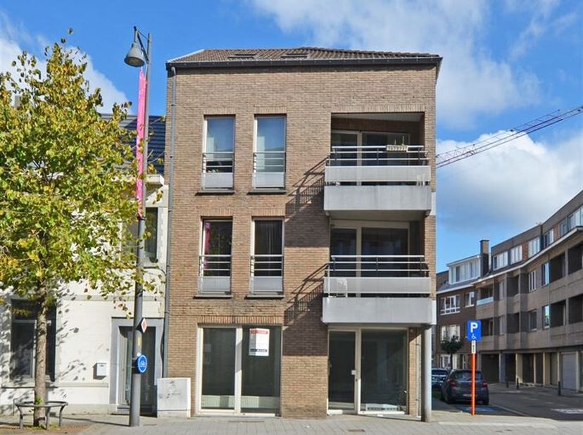 Dit handelspand met een oppervlakte van 111m² is gesitueerd aan de rand van het bruisende stadscentrum van Hasselt. De grote troeven zijn de zichtloca