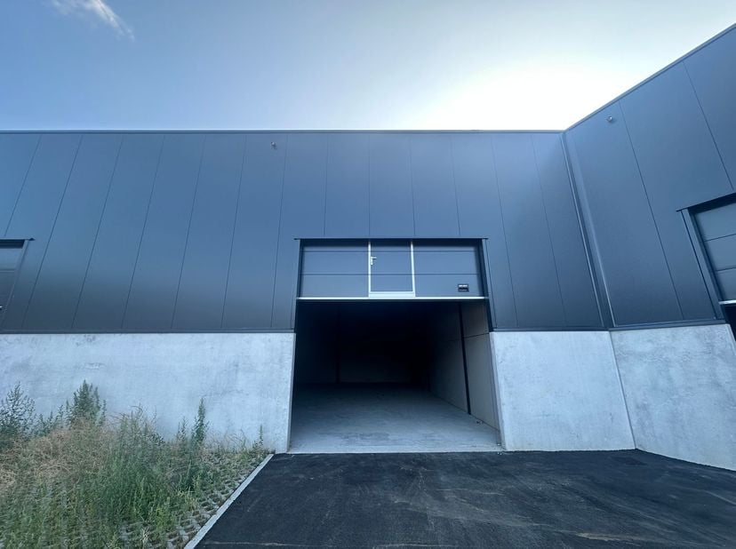 Unité PME nouvellement construite de 144 m² à vendre, cette unité fait partie du tout nouveau parc d&#039;activités « Denderparc » et est située à Ath, le