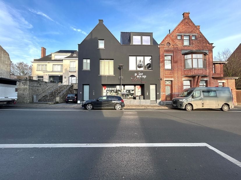 Bien professionnel à louer
                    à 8700 Tielt