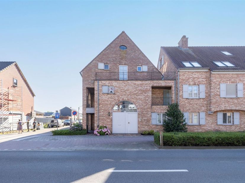 Ruim, luxe appartement op toplocatie &lt;br /&gt;
Ligging: Het appartement is goed gelegen, vlakbij het centrum van Westerlo.&lt;br /&gt;
Indeling: Inkomhal, keld