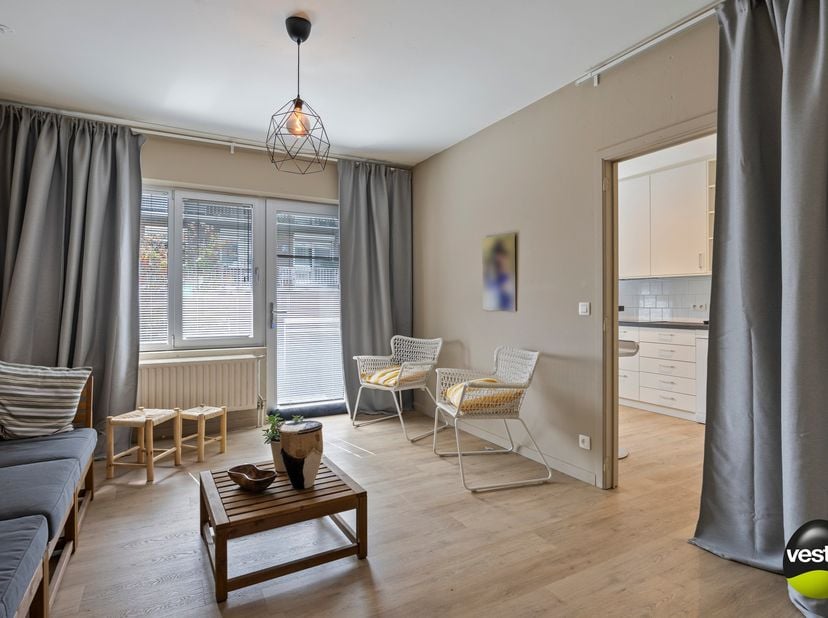 Deze leuke handelsruimte van ca. 80 m² is gelegen in de Capucienenstraat 23. Met deze centrale ligging nabij het bruisende stadscentrum, omringd door