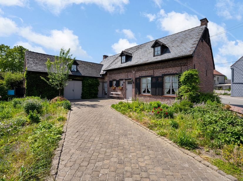 Si vous êtes à la recherche d&#039;une maison charmante à Zottegem, venez jeter un coup d&#039;il à cette propriété !&lt;br /&gt;
Cette maison familiale vous offre de