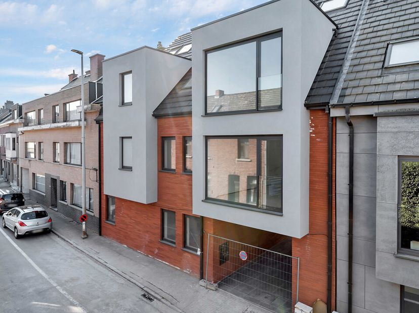VERKOOP ONDER REGISTRATIERECHTEN!&lt;br /&gt;
In de Parochiestraat in Iddergem (Denderleeuw) bevindt zich het prachtige project &quot;FRAN&quot;.&lt;br /&gt;
Dit kleinschal