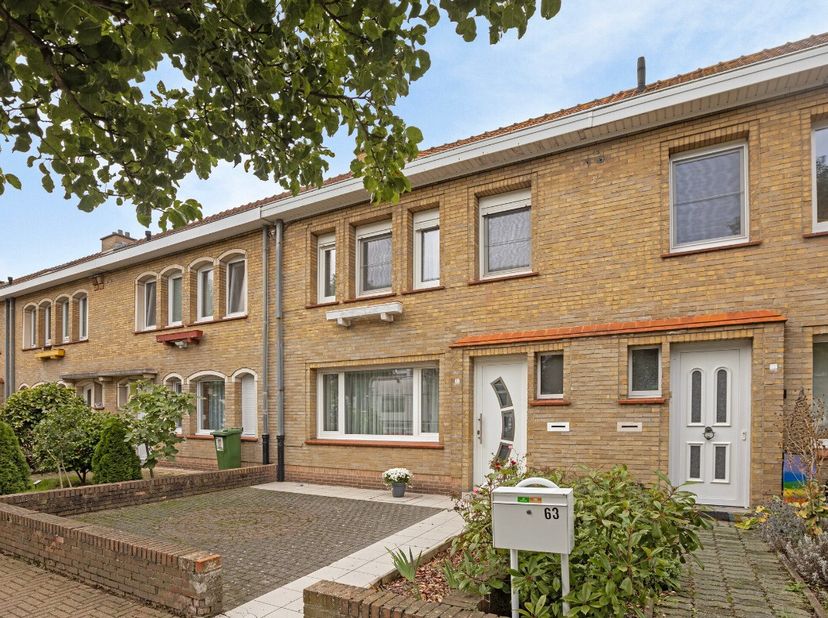 De Panne: Instapklare 3-slaapkamerwoning te koop in residentiële wijk Ontdek deze ruime, grotendeels gerenoveerde 3-slaapkamerwoning, gelegen in het h