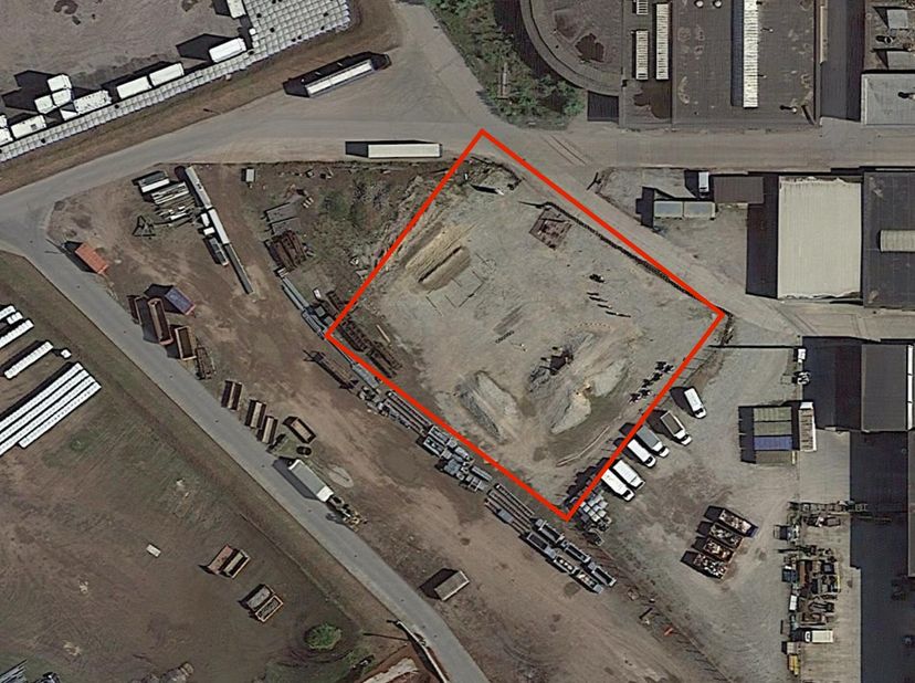 Terrain industriel à vendre/location sur le site UNAL à Geraardsbegen.&lt;br /&gt;
Superficie du terrain : 2616 m2&lt;br /&gt;
Non pavé de gravier&lt;br /&gt;
&lt;br /&gt;
Im