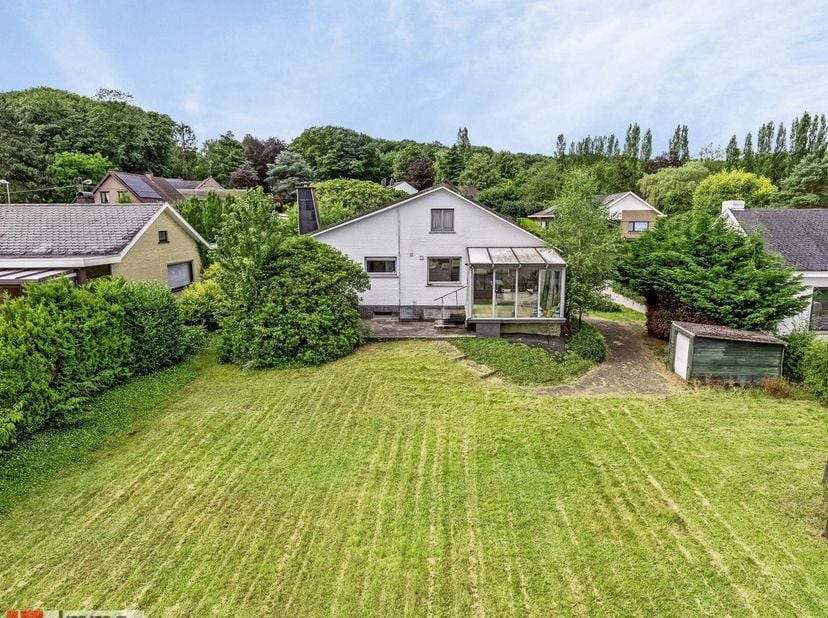Ben je op zoek naar een woning met veel mogelijkheden in een rustige en groene omgeving? Dan is deze open bebouwing precies wat je zoekt!&lt;br /&gt;
De won